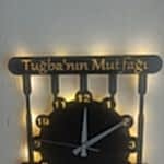 Mutfak Tasarımlı İsim Yazılan Işıklı Modern Mutfak Duvar Saati - Görsel 7