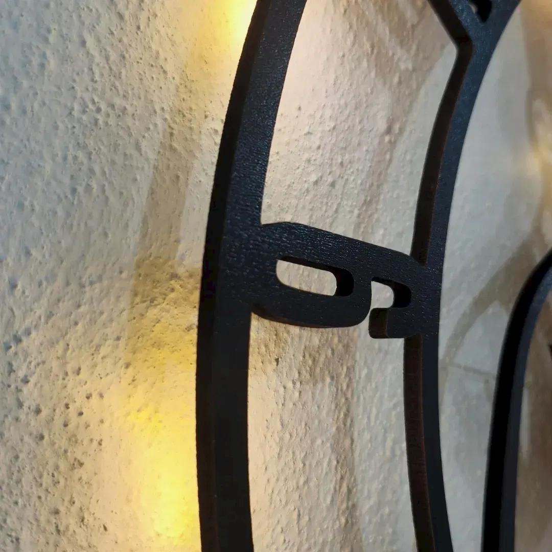 Erkek Berberi Temalı Işıklı Duvar Saati