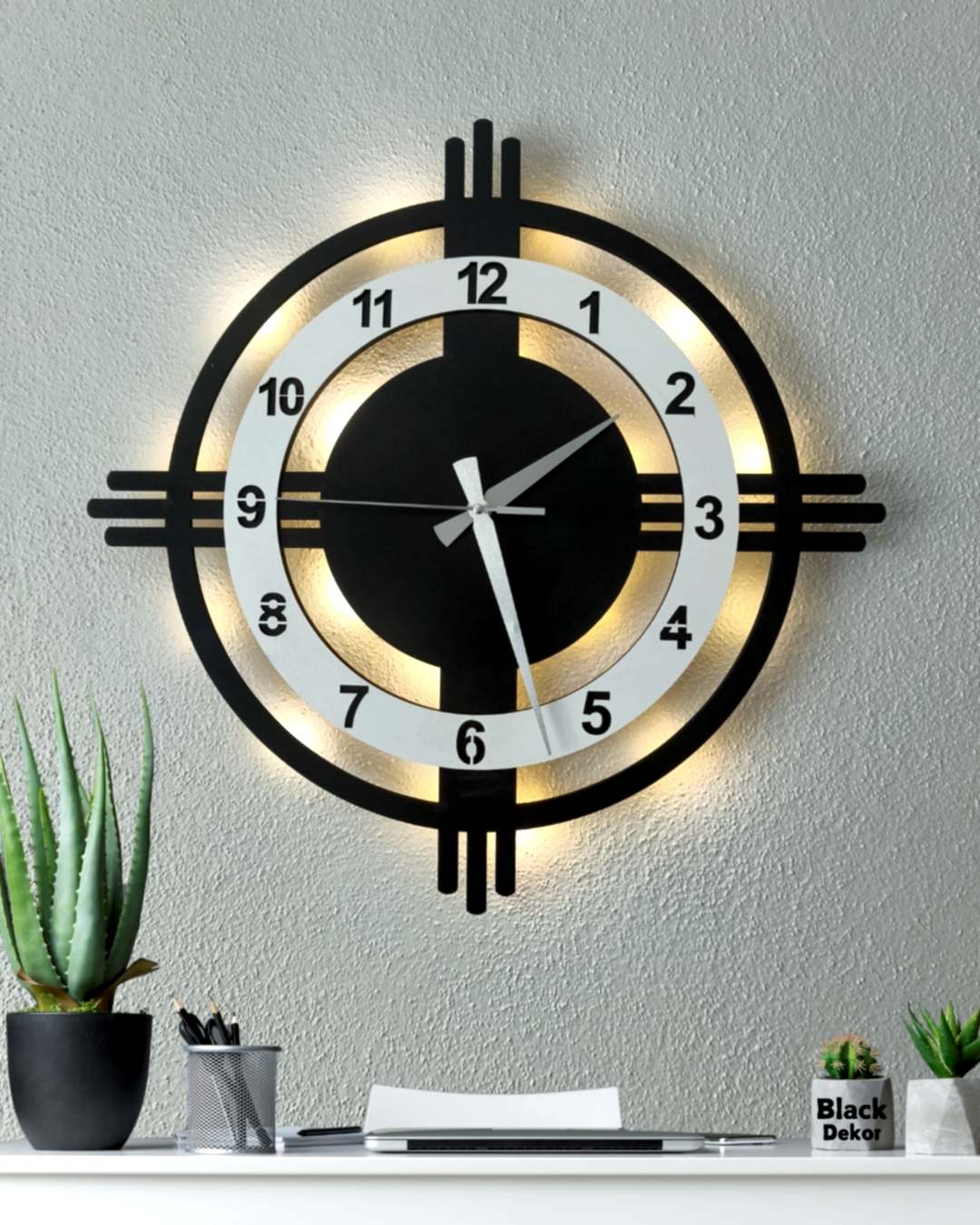 Beyaz Çemberli Artı Model Duvar Saati Beyaz çemberli ışıklı modern artı model 3 çizgili 48 cm dekoratif duvar saati